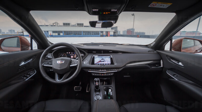 Cadillac XT4