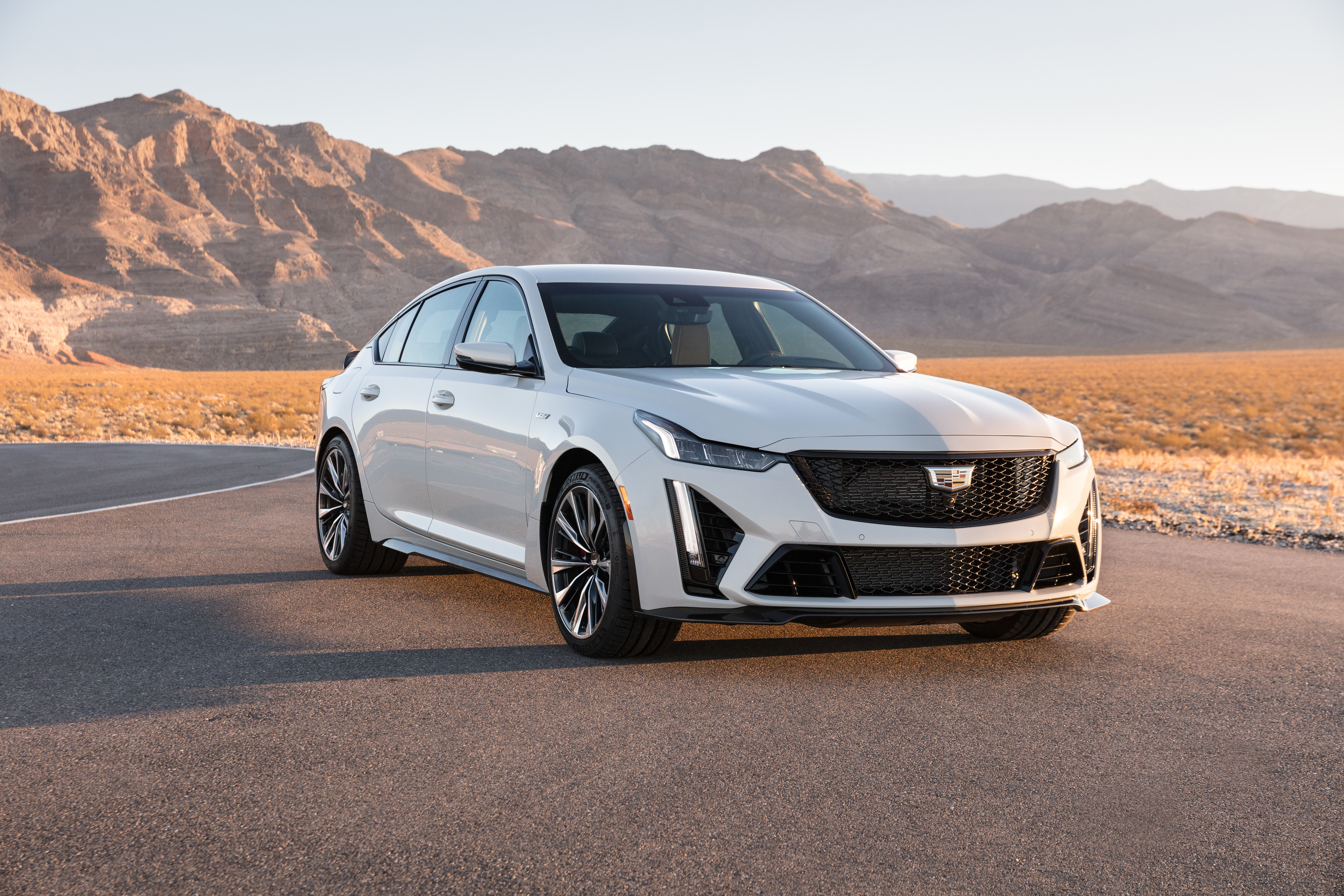 Cadillac CT5-V Blackwing. 668 cavalli e cambio manuale.