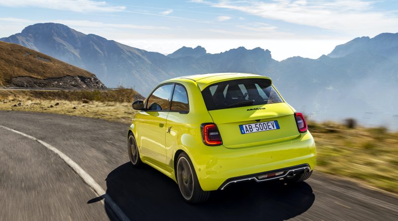500e Abarth posteriore
